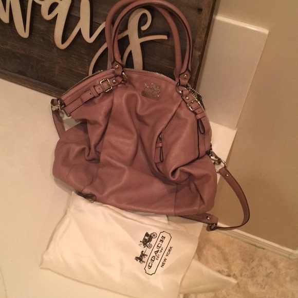 Coach Handbags - Like new Coach purse dusty rose